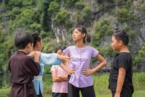 Hoa Trần tiết lộ chuyện mang hai con gái đóng MV cổ trang