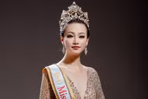 Phương Khánh thi Miss Earth, đã xinh còn “bắn” tiếng Anh như gió