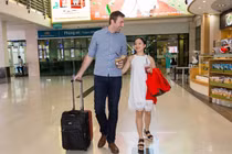 Lan Phương đính hôn với bạn trai ngoại quốc cao hơn 2m