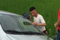 Hiệp Gà mất lái, đâm xe xuống ruộng ở Quảng Ninh
