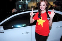 Quà bạc tỷ bác sĩ đại gia tặng Angela Phương Trinh