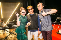 Như Quỳnh tạo dáng nhí nhảnh bên Trường Vũ, Chí Tài 