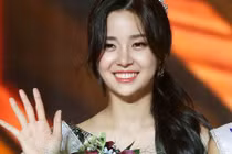 Hoa hậu Hàn Quốc vừa đăng quang bị tẩy chay vì cha dính án tù