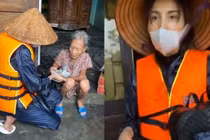 Thủy Tiên đội nón, lội nước tới gần bụng đi cứu trợ từng nhà