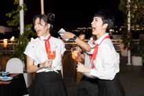 Đón sinh nhật 41 tuổi, Ngô Thanh Vân hóa học sinh "quậy tưng" cùng Xuân Lan