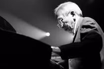 Nhạc sĩ Nguyễn Ánh 9 tổ chức liveshow tại Hà Nội