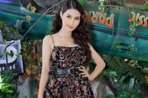 Diễm My 9X chịu chơi diện set đồ nửa tỷ chỉ trong vài tiếng