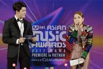 Chi Pu hát tiếng Hàn tại MAMA bị hụt hơi, khán giả phản đối