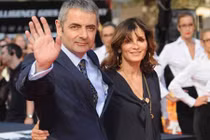 Mr Bean ly hôn để cặp bồ trẻ kém gần 30 tuổi