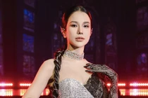 Diệp Lâm Anh chọn váy áo tôn da trắng nõn nà