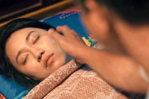 Huỳnh Hồng Loan nói về cảnh phim "Mẹ rơm" bị cho là loạn luân 