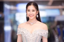 Trần Tiểu Vy hóa công chúa Disney, khoe nhan sắc yêu kiều tuổi 18