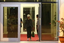 Ảnh: Dương Tử Quỳnh bất ngờ tới TP.HCM lúc 2h sáng