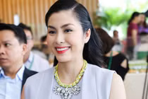 Tăng Thanh Hà đẹp rạng ngời sau sinh quý tử