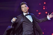 Nhà văn Chu Thơm: “Đàm Vĩnh Hưng đang lệch lạc trong suy nghĩ“