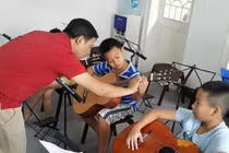 Hình ảnh gây xúc động của con trai Trần Lập 