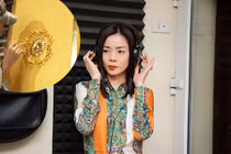 Lệ Quyên chơi lớn dát vàng đạo cụ sân khấu cho Q show tiền tỷ