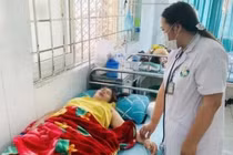 22 người nhập viện nghi bị ngộ độc sau khi ăn cỗ đám cưới