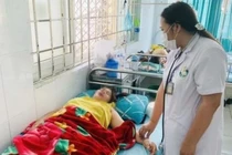 22 người nhập viện nghi bị ngộ độc sau khi ăn cỗ đám cưới