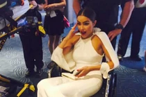 Hoa hậu Mỹ 2012 bất ngờ ngất trên thảm đỏ Emmy