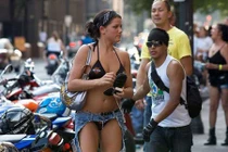 Ảnh bá đạo của phái đẹp khiến quý ông “hoang mang“