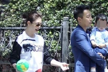 Từ Hy Viên lộ bụng bầu lùm lùm khi xuất hiện cùng chồng con