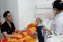 Ngọc Sơn hủy toàn bộ show diễn vì cha lâm bệnh nặng