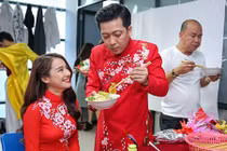 Trường Giang - Nhã Phương tình tứ chăm sóc nhau trong hậu trường