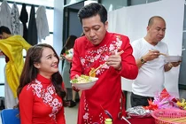 Trường Giang - Nhã Phương tình tứ chăm sóc nhau trong hậu trường