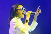 Hơn 10.000 người đổ về Hồ Gươm nghe Mỹ Tâm hát 