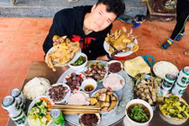 Chùm ảnh “độc, lạ” U23 Việt Nam chúc mừng năm mới