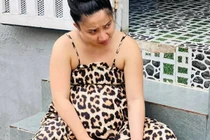 Vợ Lê Dương Bảo Lâm 9 tháng bầu mặc đúng 1 kiểu váy 