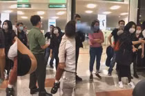 Đàm Vĩnh Hưng chỉ trích nữ khách làm loạn ở sân bay vụ cách ly