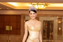 Tiểu Vy diện gợi cảm, đeo trang sức nửa tỷ đi sự kiện