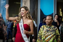 Đương kim Hoa hậu Hoàn vũ rạng rỡ về nước sau 2 tháng đăng quang