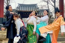 Chết cười ảnh lầy lội của Trấn Thành và dàn sao “Bố già” ở Hàn