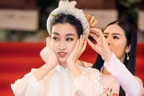 Hoa hậu Đỗ Mỹ Linh gặp sự cố trang phục được Ngọc Hân cứu nguy 