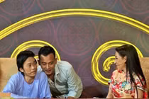 Phản ứng bất ngờ của Hoài Linh khi bị Phi Nhung ép hôn