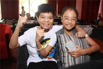 Ồn ào chuyện Mỹ Chi, Quang Anh “đấu” giải Mai Vàng