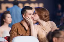 Những nụ hôn công khai của sao Việt gây bão 