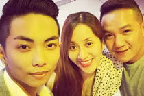 Khánh Thi bế bụng bầu đi xem phim cùng tình trẻ 