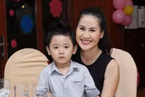 Thân Thúy Hà, Mai Phương hạnh phúc khi làm mẹ đơn thân