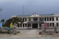 Bí thư thị trấn Lăng Cô làm hai nhân viên có bầu