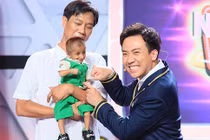 Trấn Thành, Việt Hương tặng tiền cho cậu bé tí hon cao 60 cm