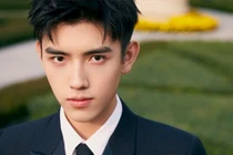 Trần Phi Vũ lao đao sau khi lộ ảnh giường chiếu với hot girl