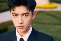 Trần Phi Vũ lao đao sau khi lộ ảnh giường chiếu với hot girl