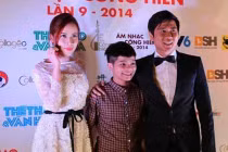 Vợ chồng Hồ Hoài Anh đưa Quang Anh đi dự Cống hiến