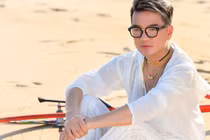 Đàm Vĩnh Hưng lên tiếng việc fan nhảy từ tầng 2 xuống đất