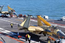 Phi công Trung Quốc tử nạn trên tàu sân bay Liêu Ninh