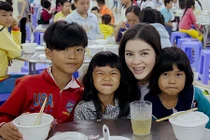 Lý Nhã Kỳ gửi nửa tỷ ủng hộ đồng bào miền Trung